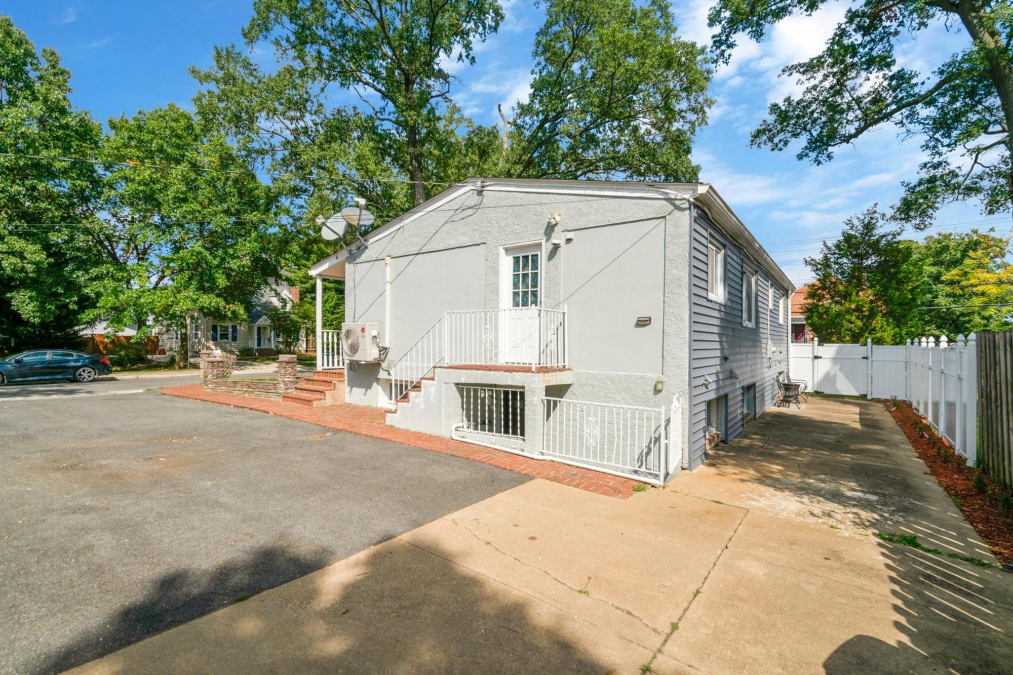 הוילה Escape To Our Cozy 3 Bed Rm 2 Bath Unit In Alexandria Va מראה חיצוני תמונה
